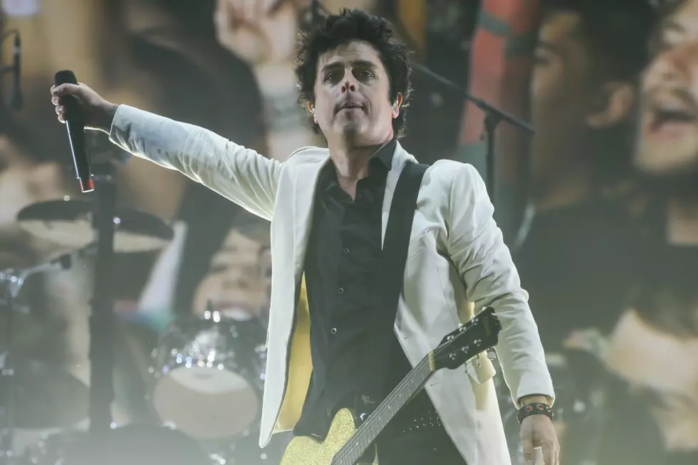 Billie Joe Armstrong Tells Crowd He’s ‘Renouncing’ US Citizenship