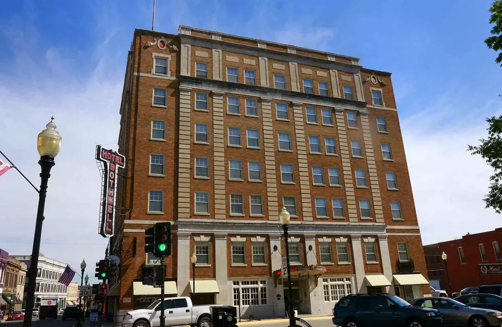 Thanksgiving Night Lighting at Hotel Bothwell 2023 Celebrates Huge Anniversary
