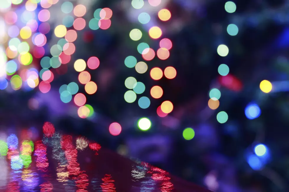 An Open Letter To The House With a Christmas Tree Still Up in April