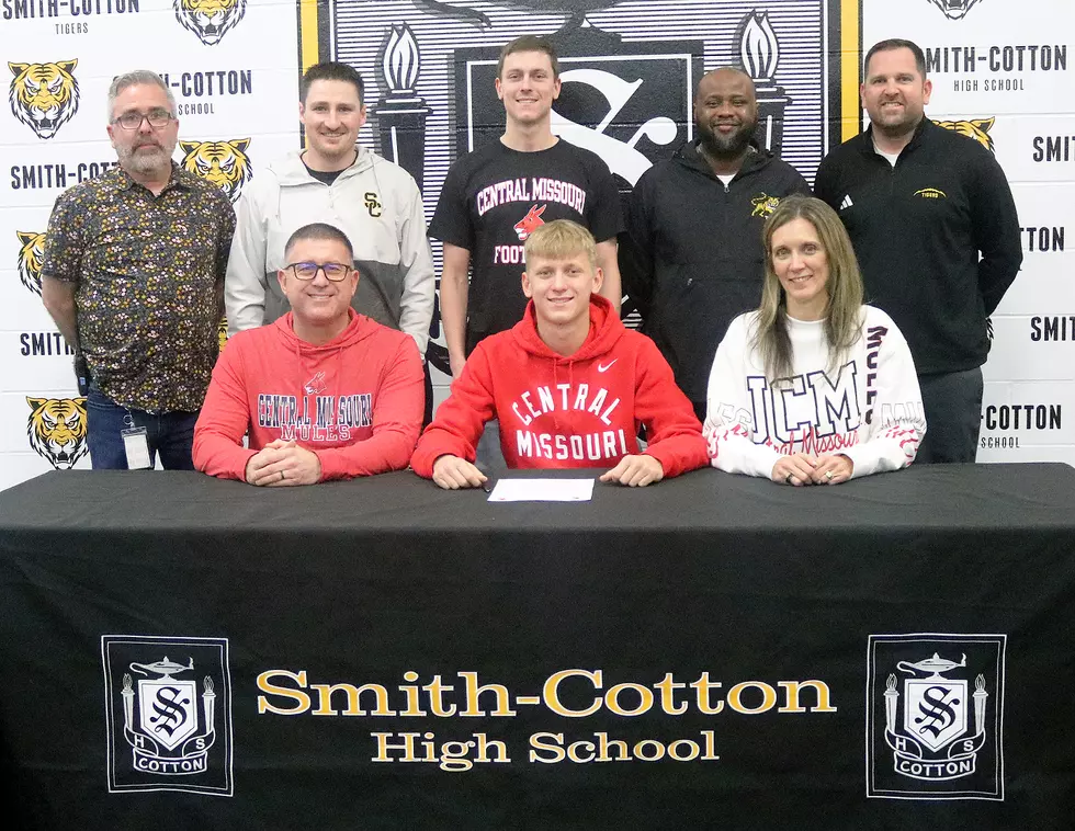 Gray to Play Football at UCM